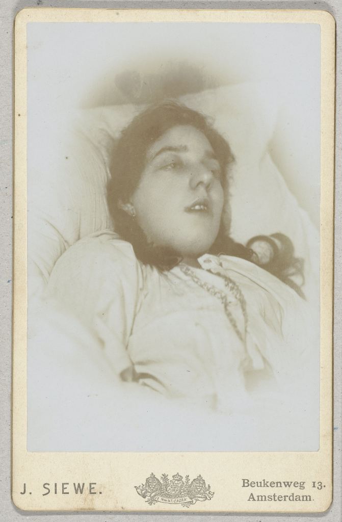 Post- or pre-mortem of a young woman, c. 1890-1910
https://www.rijksmuseum.nl/en/my/collections/1646846--laura-cramwinckel/rouw/objecten#/RP-F-F15742,15